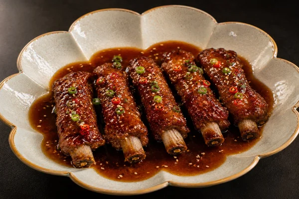 51. Ribs with Capital Sauce Ensalada de wakame con alga